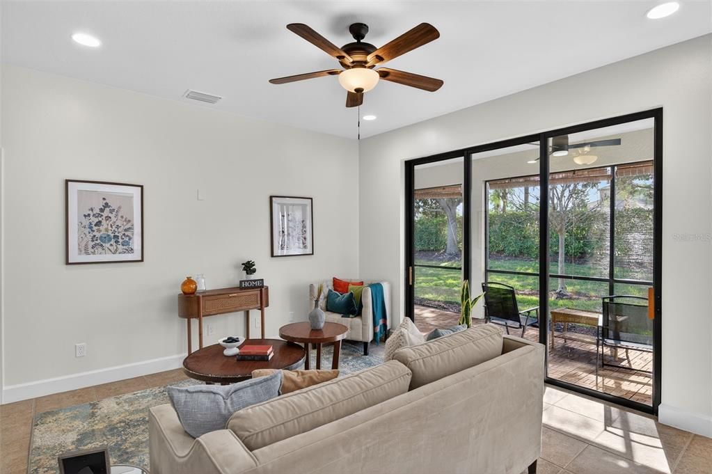 待售: $389,000 (2 贝兹, 3 浴室, 1933 平方英尺)