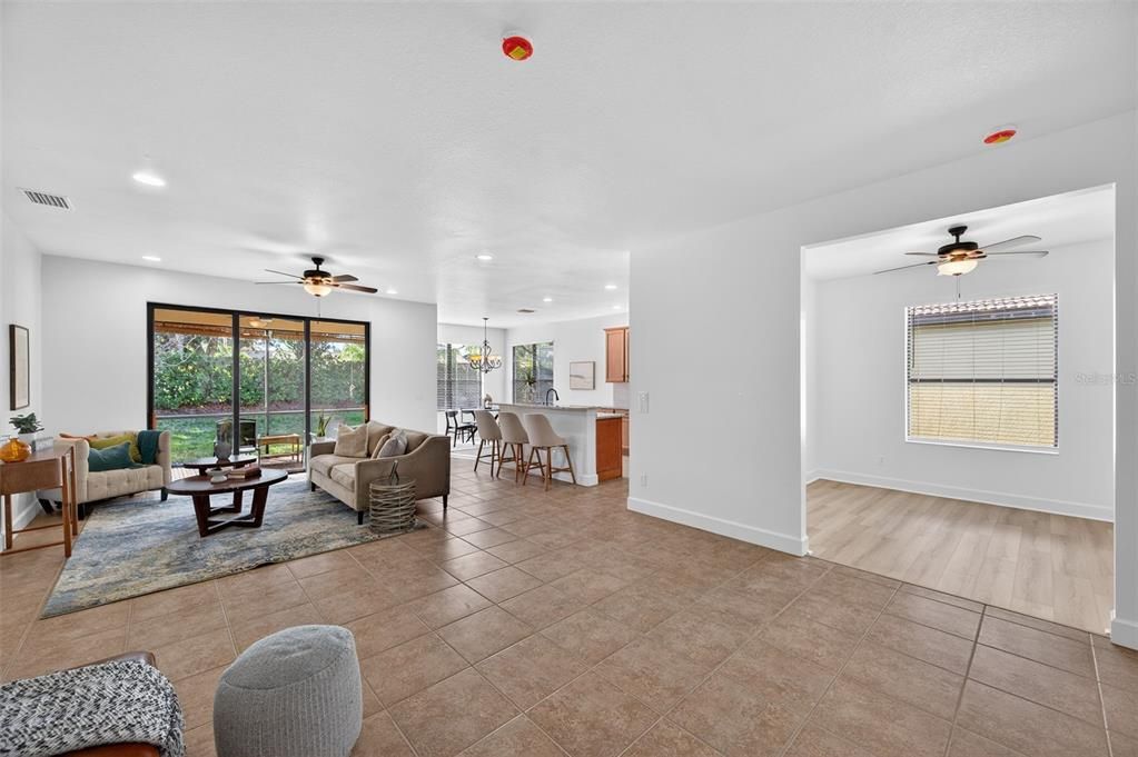 待售: $389,000 (2 贝兹, 3 浴室, 1933 平方英尺)