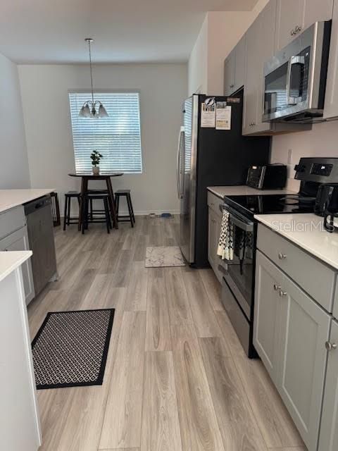 For Rent: $2,450 (3 beds, 2 baths, 1703 Square Feet)