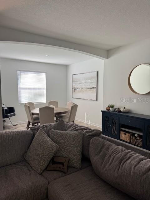 For Rent: $2,450 (3 beds, 2 baths, 1703 Square Feet)