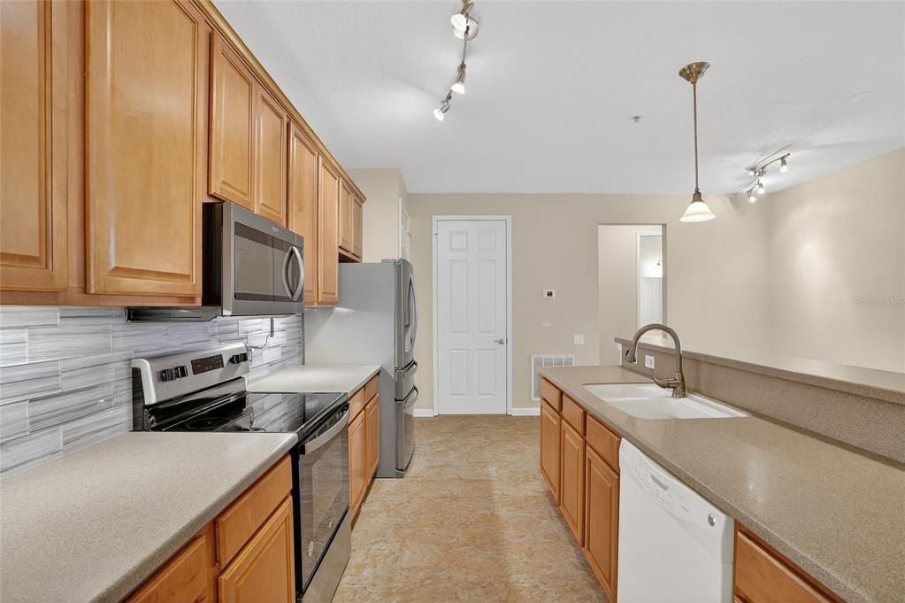 For Sale: $410,000 (2 beds, 2 baths, 1730 Square Feet)