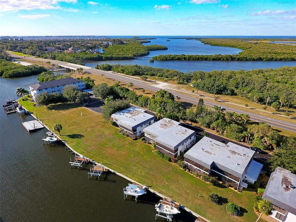 В аренду: $2,400 (2 спален, 2 ванн, 1092 Квадратных фут)