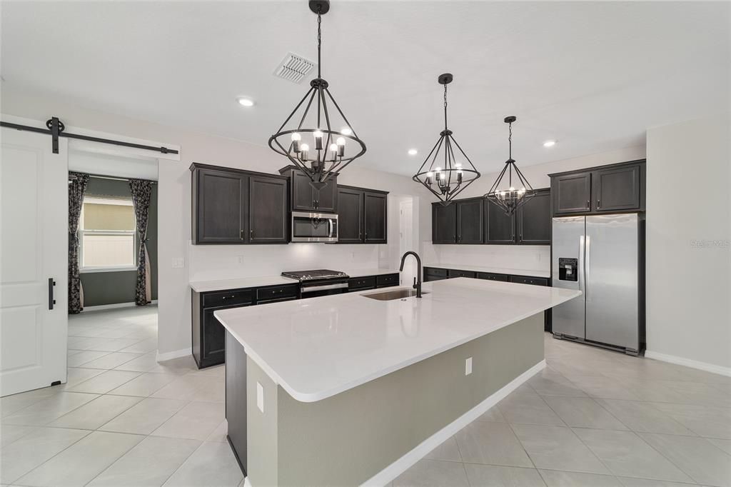 En Venta: $475,000 (4 camas, 3 baños, 2881 Pies cuadrados)