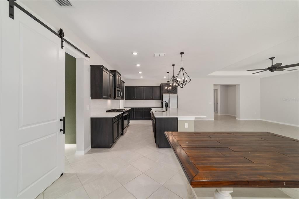 En Venta: $475,000 (4 camas, 3 baños, 2881 Pies cuadrados)