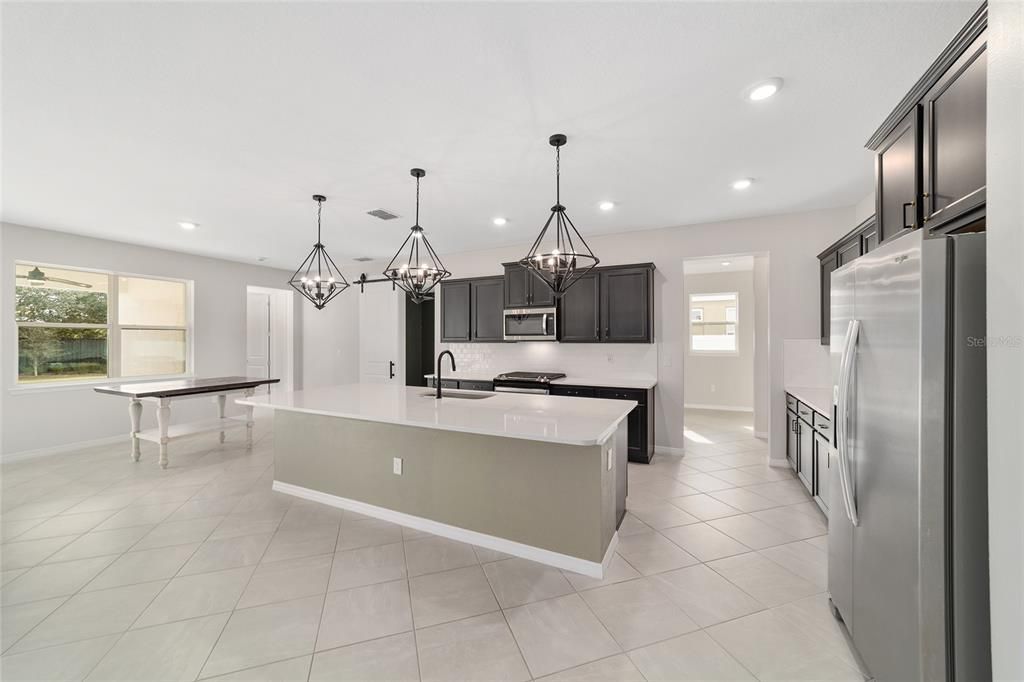 En Venta: $475,000 (4 camas, 3 baños, 2881 Pies cuadrados)