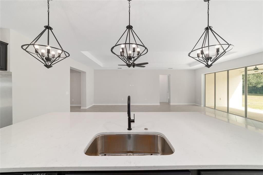 En Venta: $475,000 (4 camas, 3 baños, 2881 Pies cuadrados)