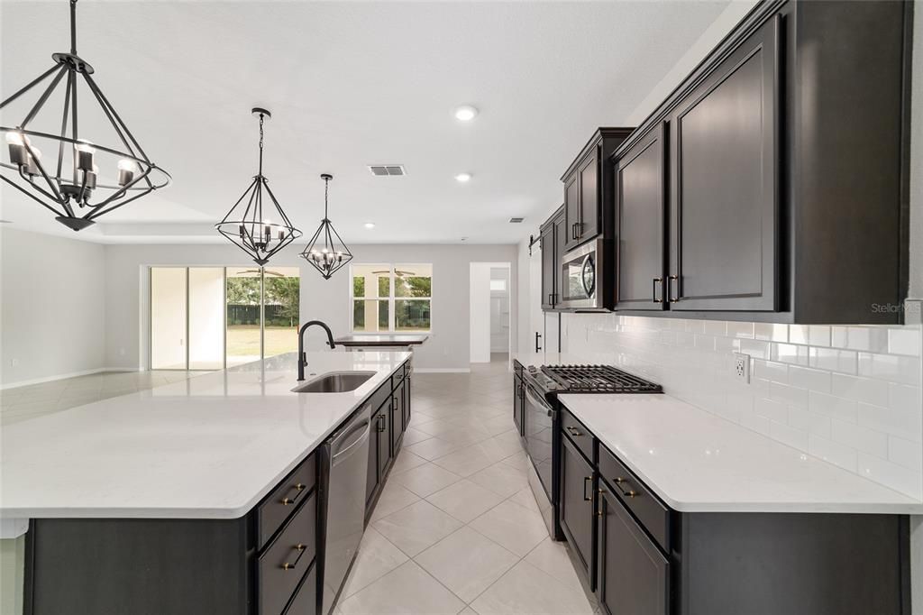 En Venta: $475,000 (4 camas, 3 baños, 2881 Pies cuadrados)