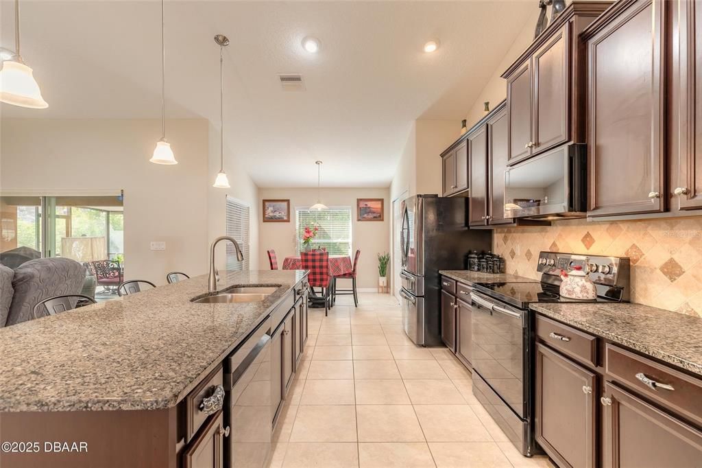 待售: $399,900 (3 贝兹, 3 浴室, 2200 平方英尺)