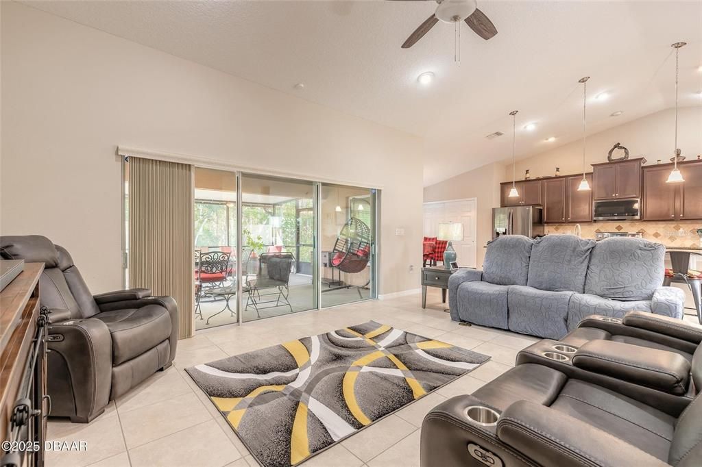 待售: $399,900 (3 贝兹, 3 浴室, 2200 平方英尺)