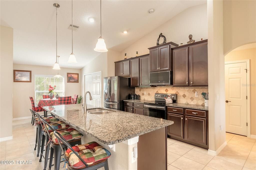 待售: $399,900 (3 贝兹, 3 浴室, 2200 平方英尺)