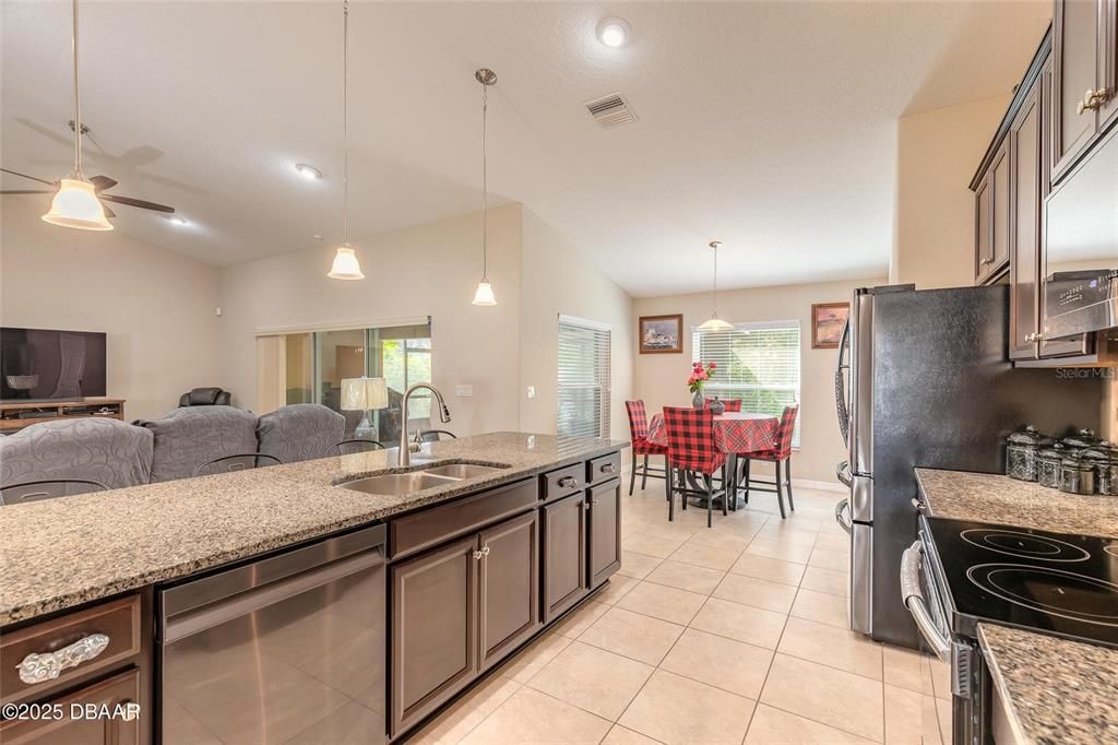 待售: $399,900 (3 贝兹, 3 浴室, 2200 平方英尺)