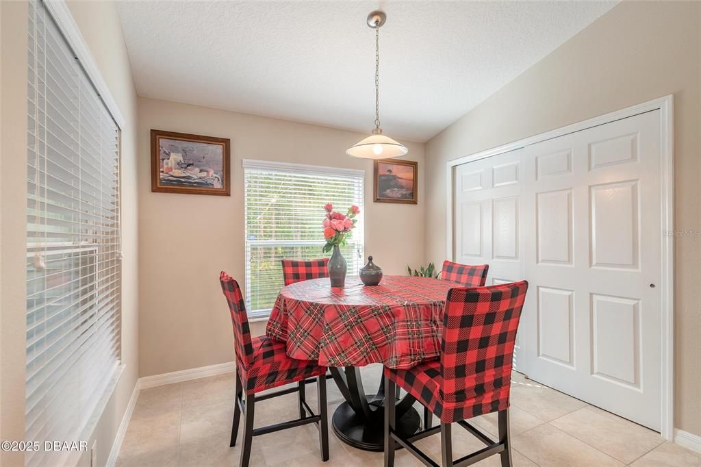 待售: $399,900 (3 贝兹, 3 浴室, 2200 平方英尺)