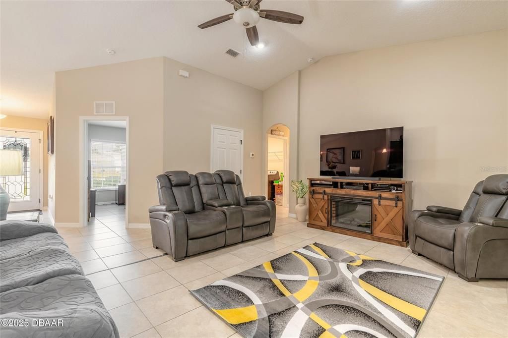 待售: $399,900 (3 贝兹, 3 浴室, 2200 平方英尺)