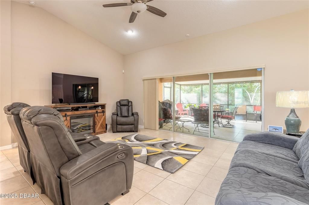 待售: $399,900 (3 贝兹, 3 浴室, 2200 平方英尺)