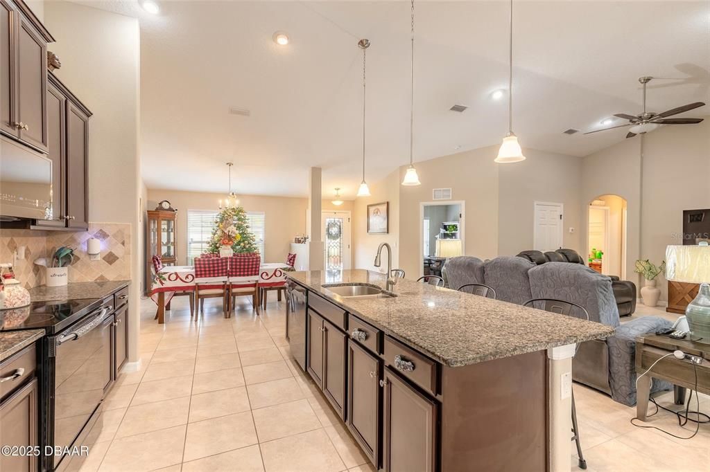 待售: $399,900 (3 贝兹, 3 浴室, 2200 平方英尺)