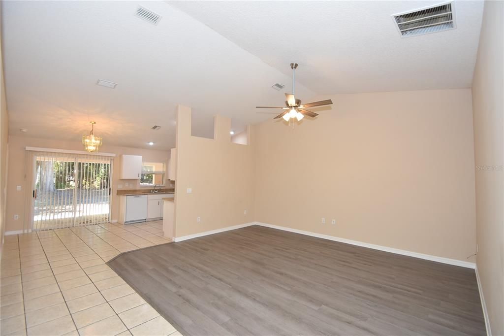 出租: $1,650 (3 贝兹, 2 浴室, 1270 平方英尺)