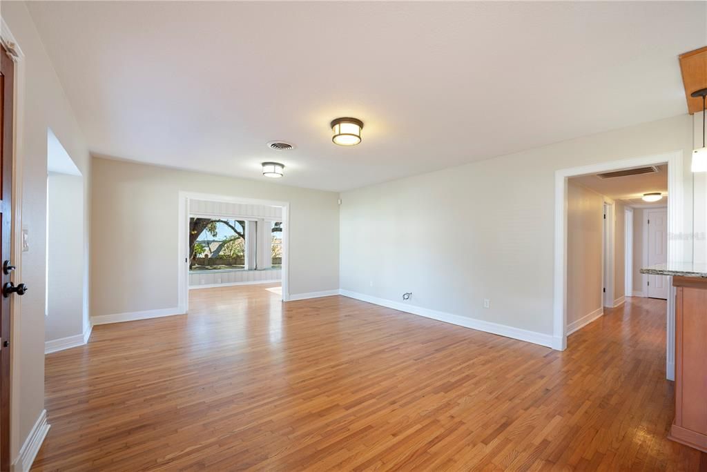 待售: $549,900 (3 贝兹, 2 浴室, 2058 平方英尺)