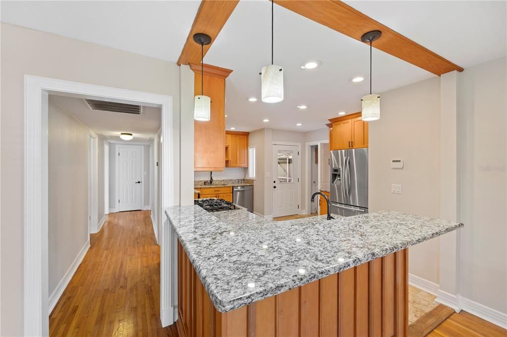 待售: $549,900 (3 贝兹, 2 浴室, 2058 平方英尺)