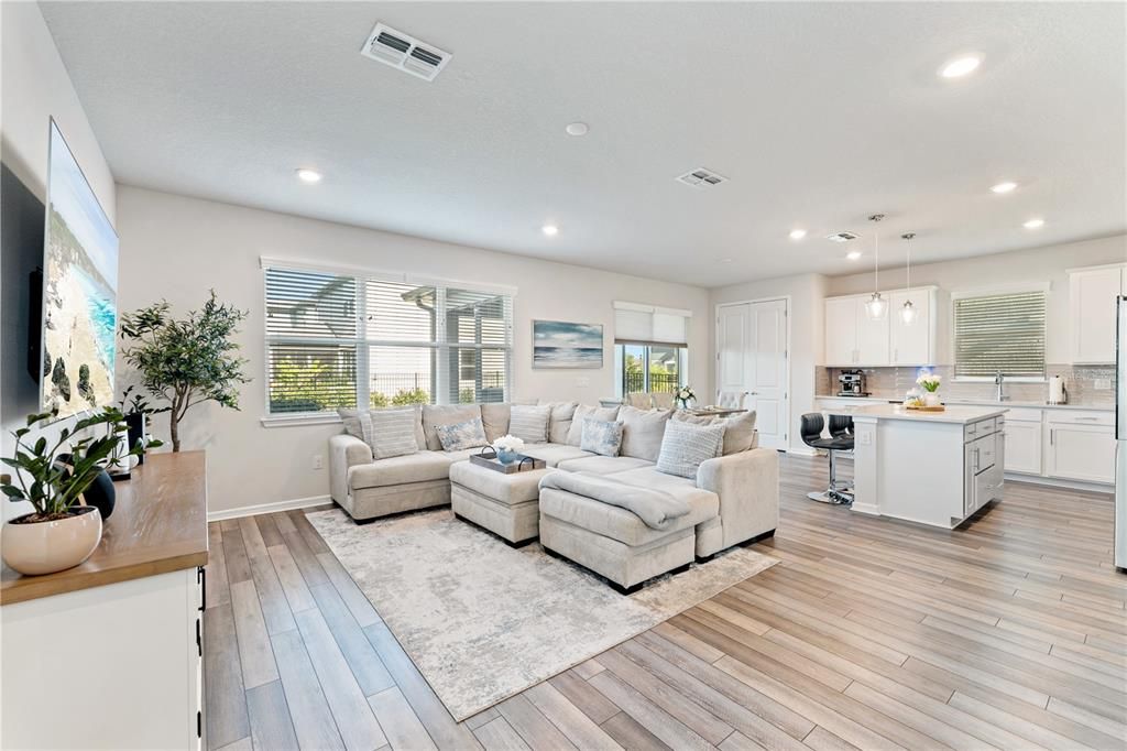 На продажу: $529,900 (4 спален, 3 ванн, 2207 Квадратных фут)