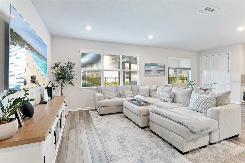 На продажу: $529,900 (4 спален, 3 ванн, 2207 Квадратных фут)