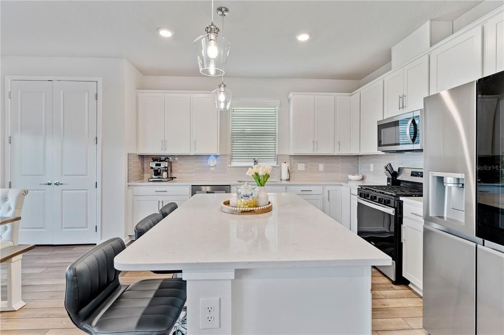 На продажу: $529,900 (4 спален, 3 ванн, 2207 Квадратных фут)