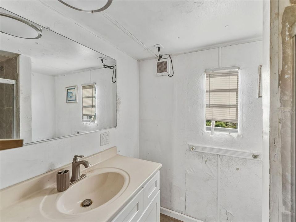 待售: $250,000 (4 贝兹, 2 浴室, 1248 平方英尺)