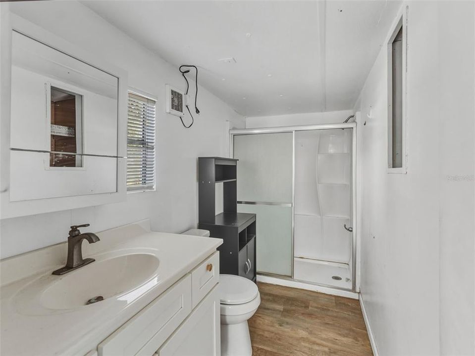 待售: $250,000 (4 贝兹, 2 浴室, 1248 平方英尺)