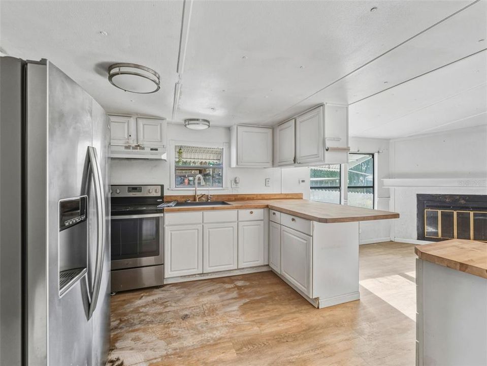 待售: $250,000 (4 贝兹, 2 浴室, 1248 平方英尺)