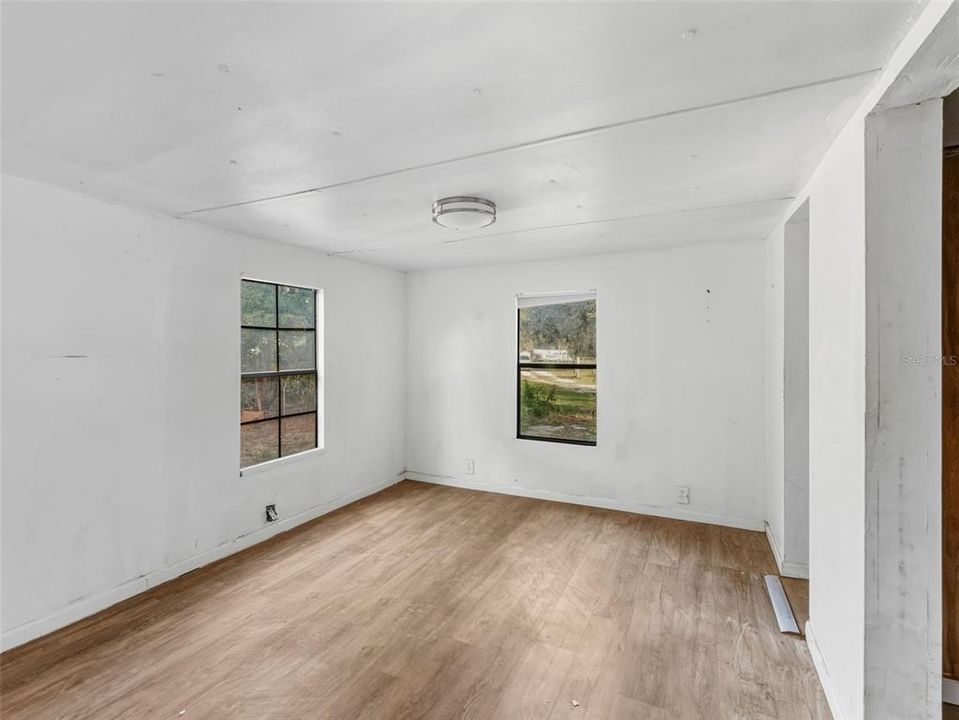 待售: $250,000 (4 贝兹, 2 浴室, 1248 平方英尺)