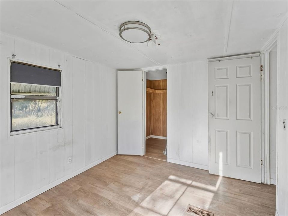 待售: $250,000 (4 贝兹, 2 浴室, 1248 平方英尺)