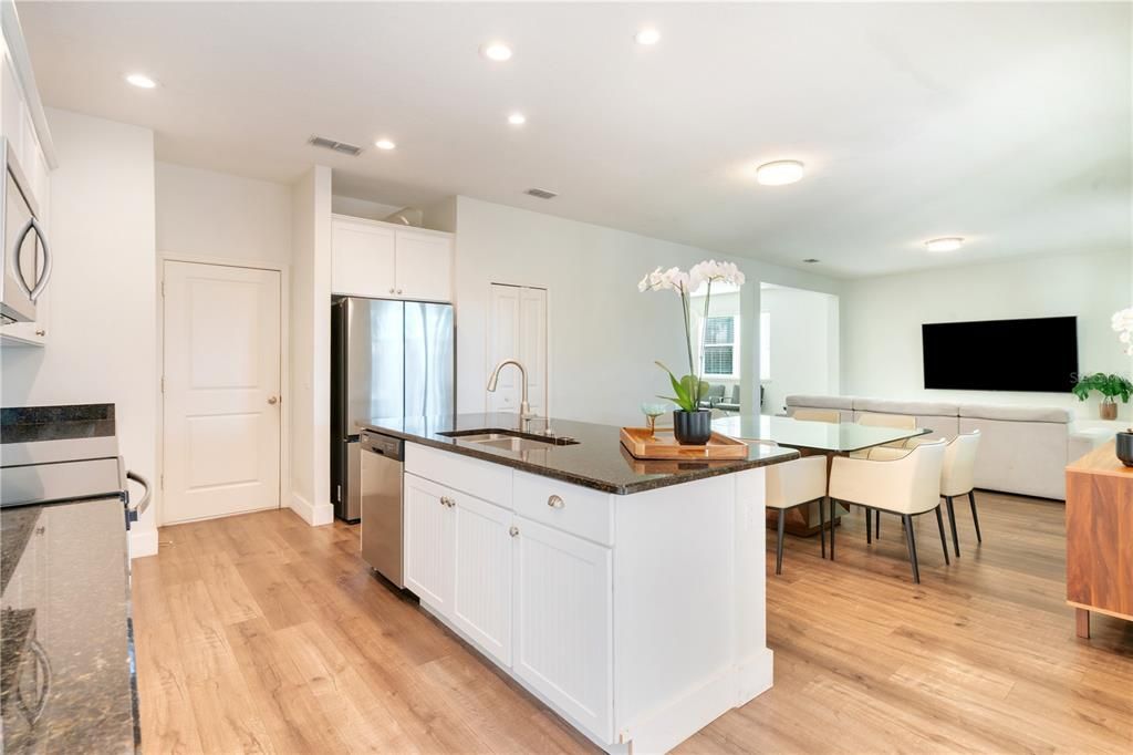 待售: $729,000 (3 贝兹, 3 浴室, 2744 平方英尺)