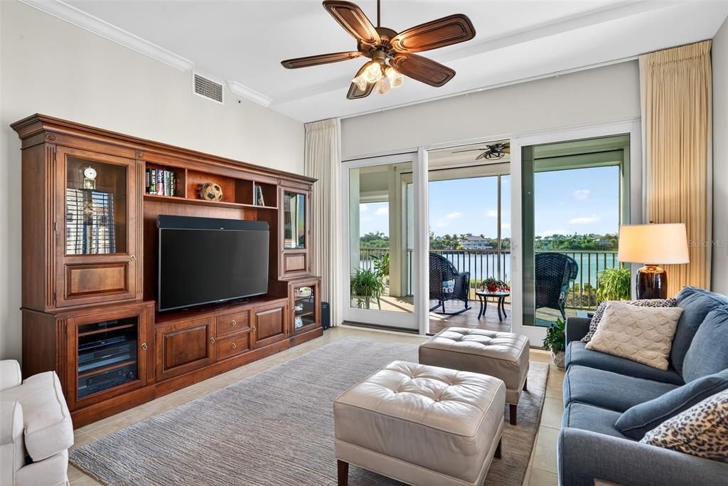 En Venta: $948,000 (3 camas, 2 baños, 2013 Pies cuadrados)