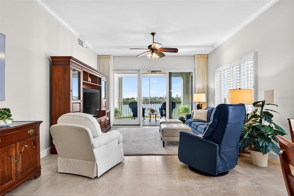 En Venta: $948,000 (3 camas, 2 baños, 2013 Pies cuadrados)