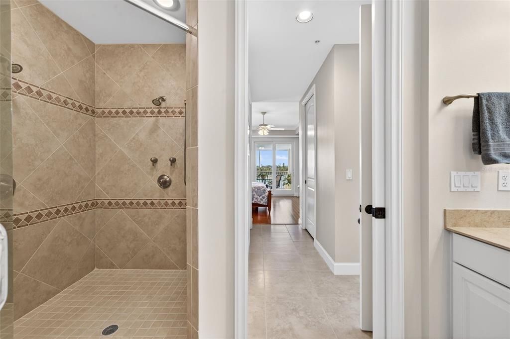 En Venta: $948,000 (3 camas, 2 baños, 2013 Pies cuadrados)