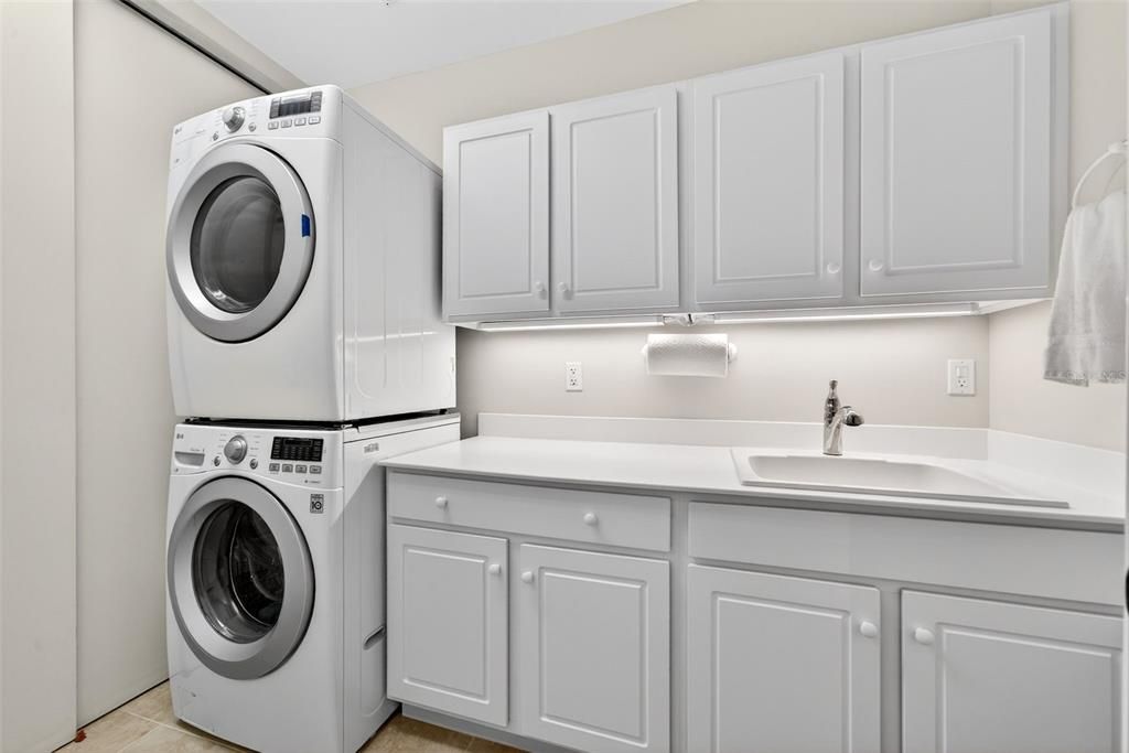 En Venta: $948,000 (3 camas, 2 baños, 2013 Pies cuadrados)