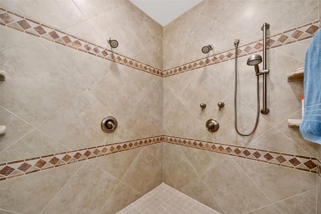 En Venta: $948,000 (3 camas, 2 baños, 2013 Pies cuadrados)