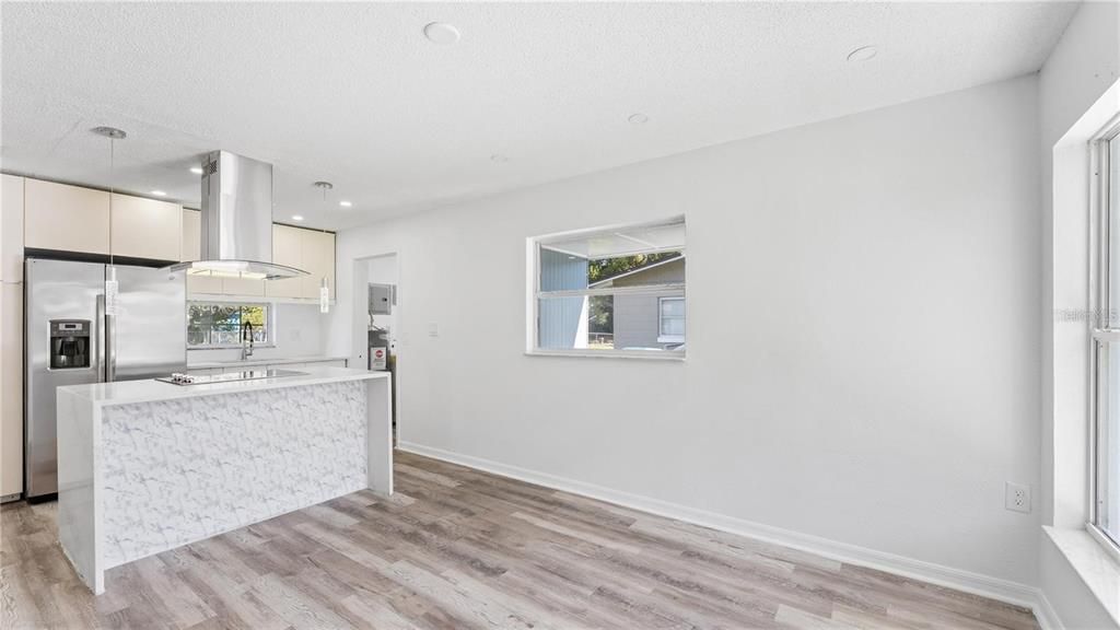 В аренду: $2,000 (3 спален, 1 ванн, 906 Квадратных фут)