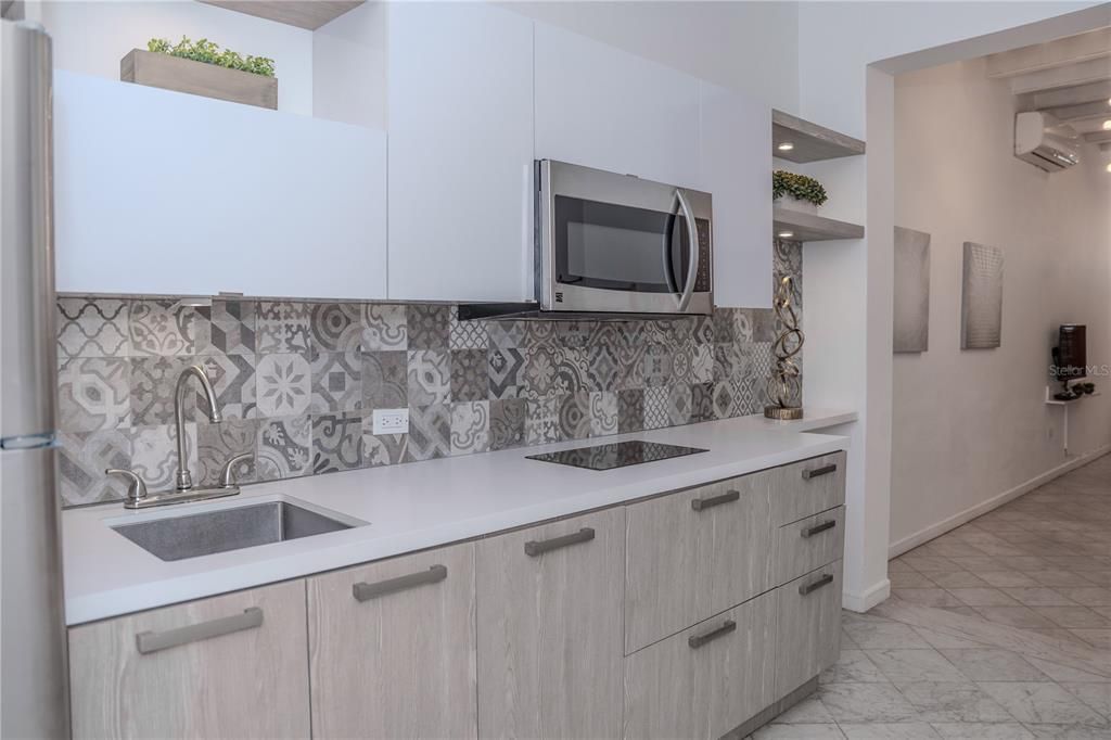 En Venta: $855,000 (2 camas, 2 baños, 2000 Pies cuadrados)