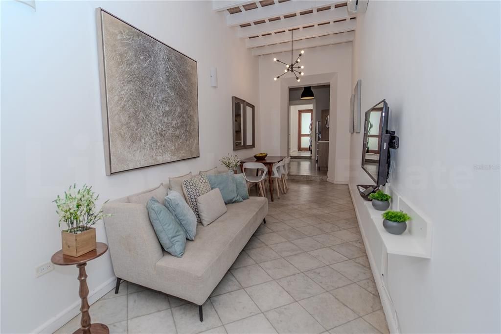 En Venta: $855,000 (2 camas, 2 baños, 2000 Pies cuadrados)