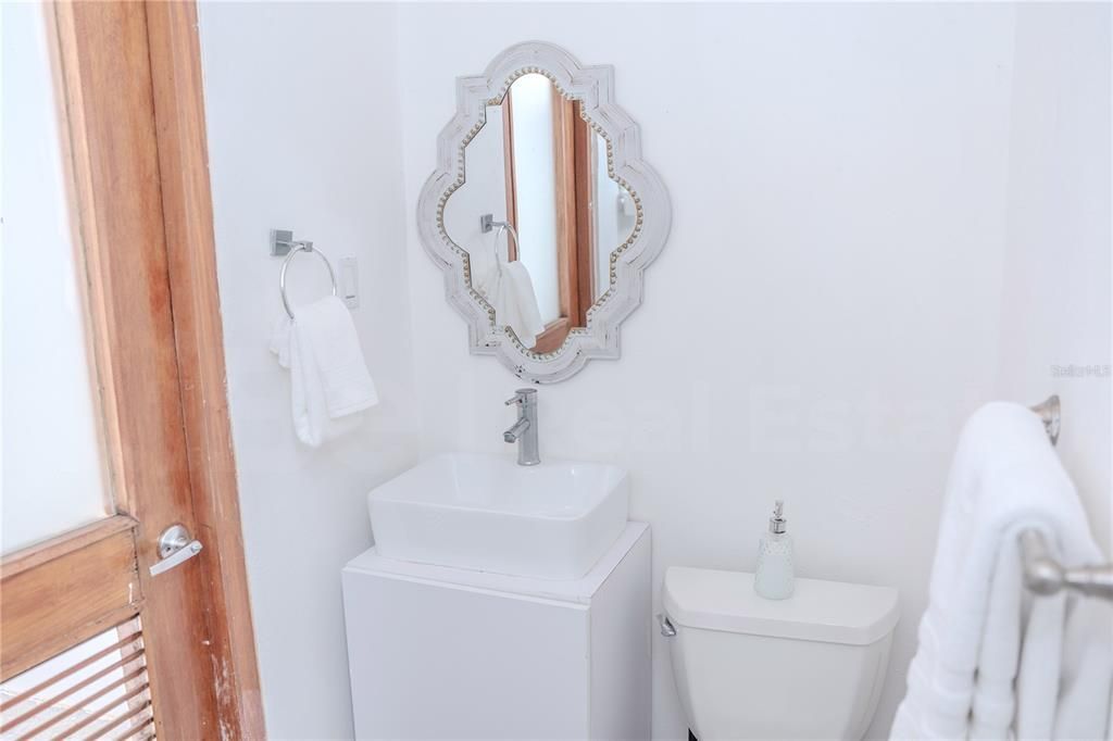 En Venta: $855,000 (2 camas, 2 baños, 2000 Pies cuadrados)