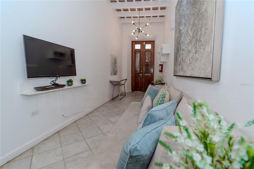 En Venta: $855,000 (2 camas, 2 baños, 2000 Pies cuadrados)