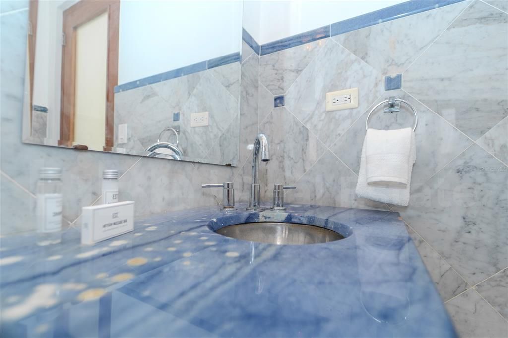 En Venta: $855,000 (2 camas, 2 baños, 2000 Pies cuadrados)