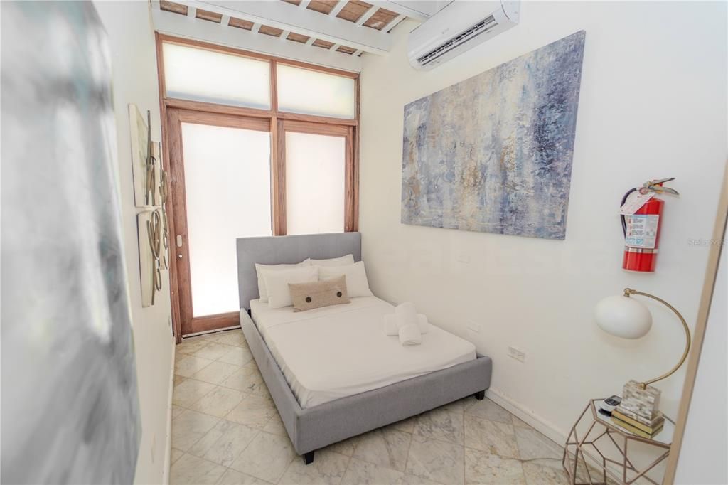 En Venta: $855,000 (2 camas, 2 baños, 2000 Pies cuadrados)