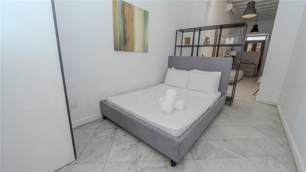 En Venta: $855,000 (2 camas, 2 baños, 2000 Pies cuadrados)