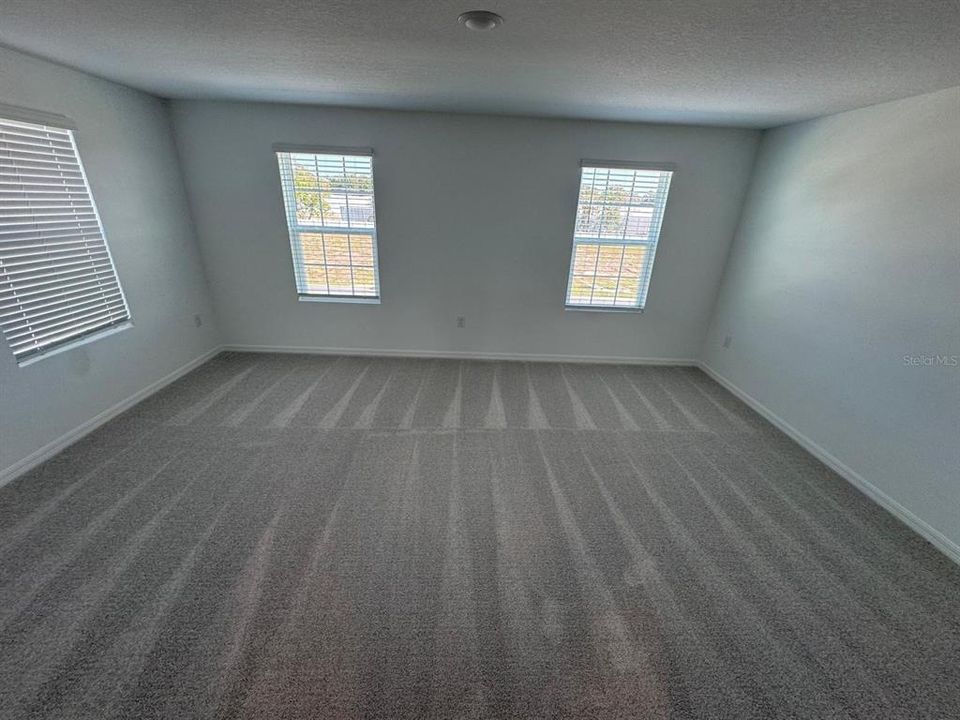 For Rent: $2,600 (4 beds, 2 baths, 1876 Square Feet)