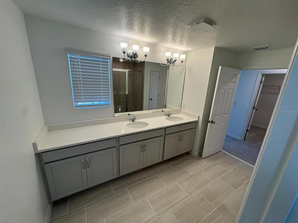 For Rent: $2,600 (4 beds, 2 baths, 1876 Square Feet)