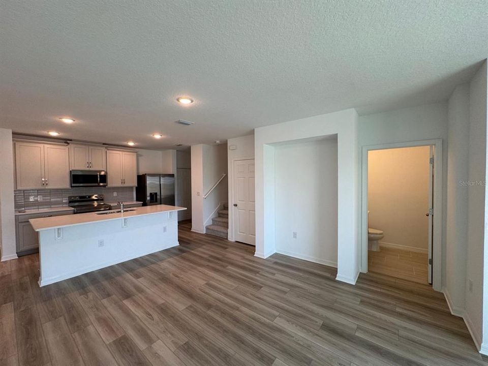 For Rent: $2,600 (4 beds, 2 baths, 1876 Square Feet)