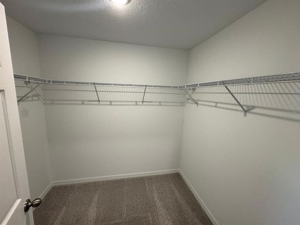 For Rent: $2,600 (4 beds, 2 baths, 1876 Square Feet)