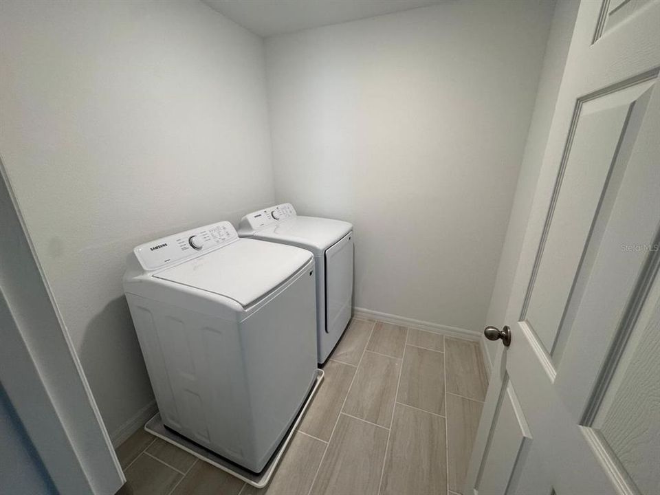 For Rent: $2,600 (4 beds, 2 baths, 1876 Square Feet)