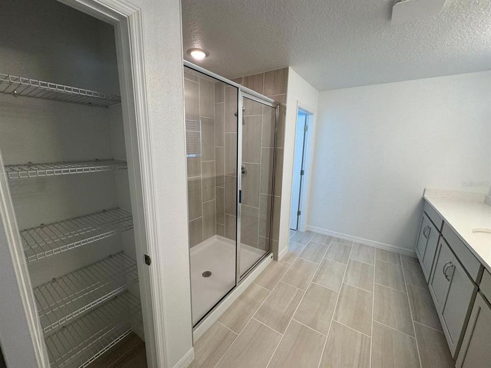 For Rent: $2,600 (4 beds, 2 baths, 1876 Square Feet)